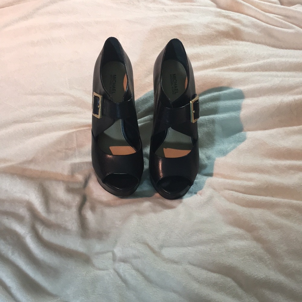 Shoes - Picture 5 of 5